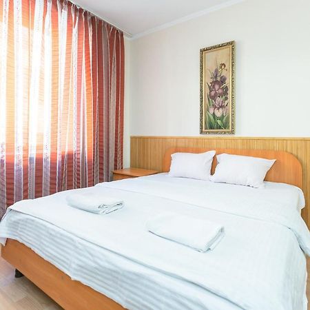 Квартира Студія Біля Оперного Театру По Вулиці Гонти 4-3А Lviv Exterior photo